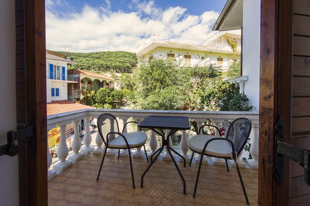 Pansion Nikos Vergos Parga Exterior photo